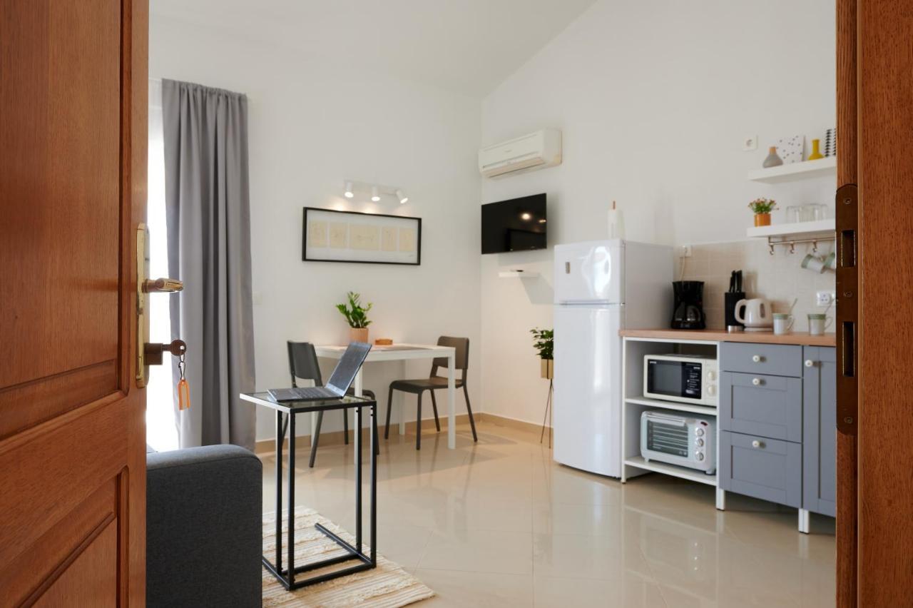 T&T Sea View Apartments Трогир Экстерьер фото