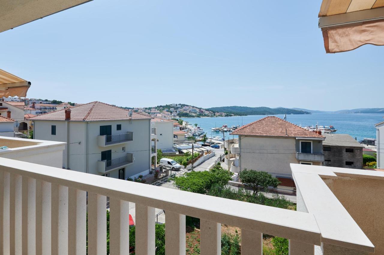 T&T Sea View Apartments Трогир Экстерьер фото