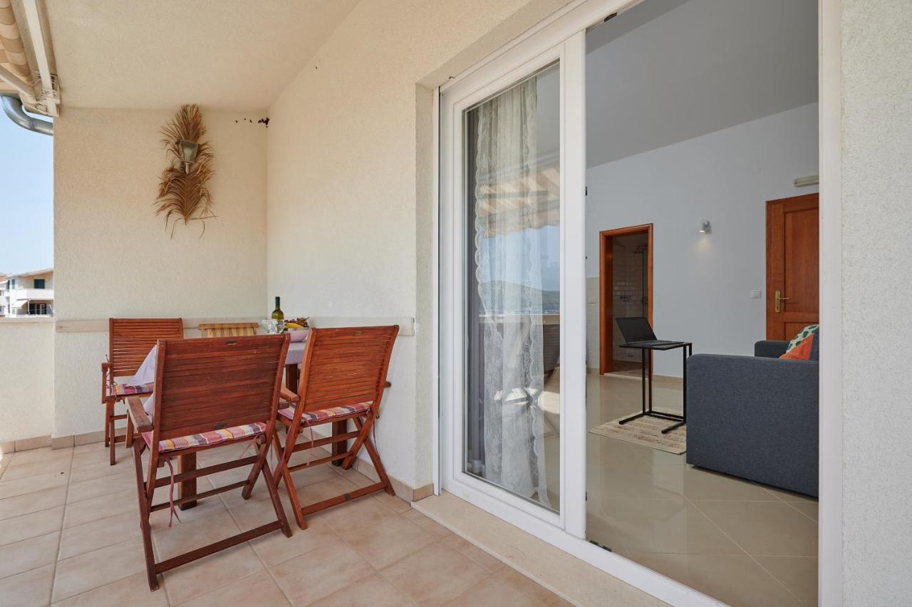 T&T Sea View Apartments Трогир Экстерьер фото