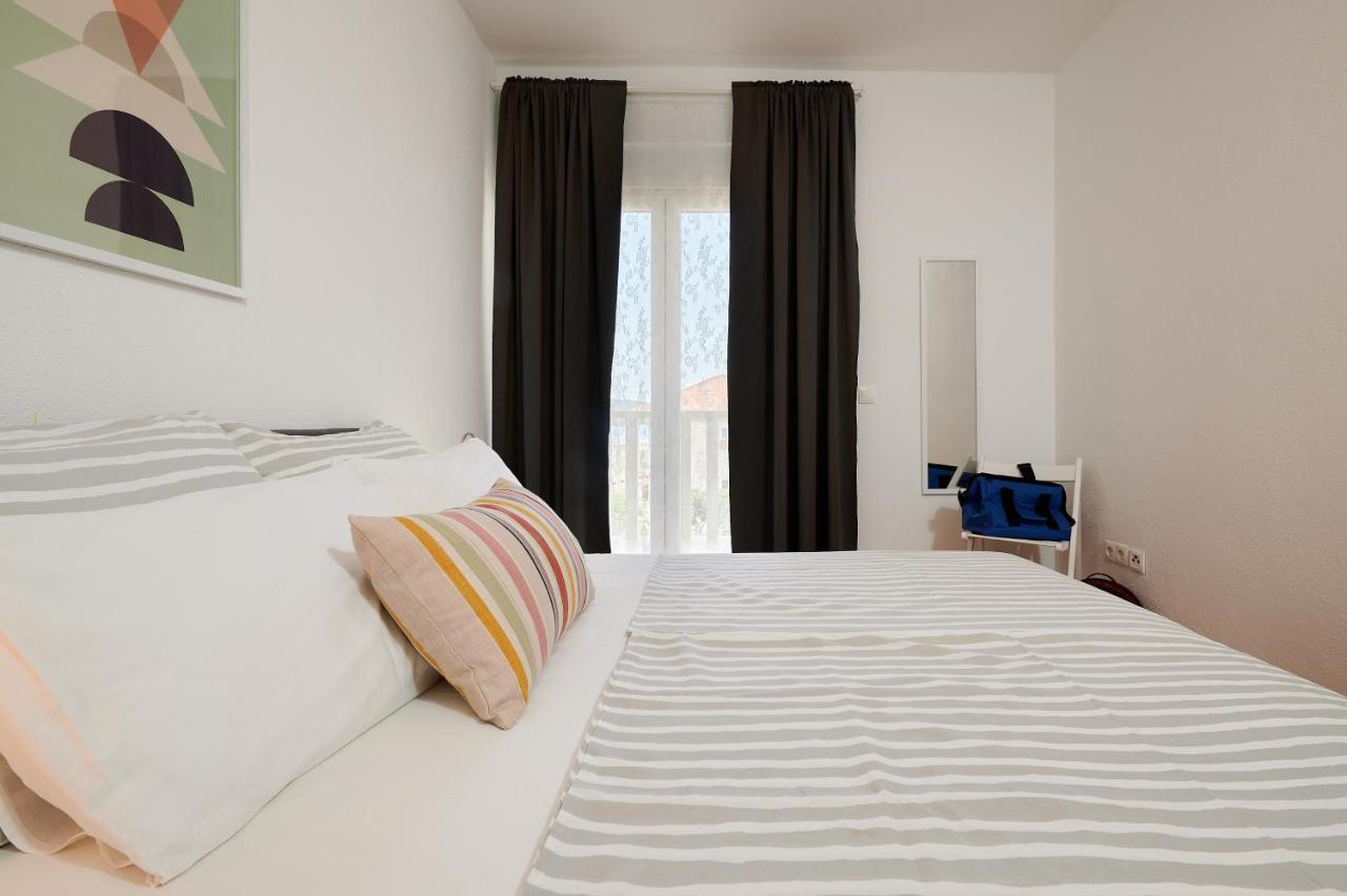T&T Sea View Apartments Трогир Экстерьер фото
