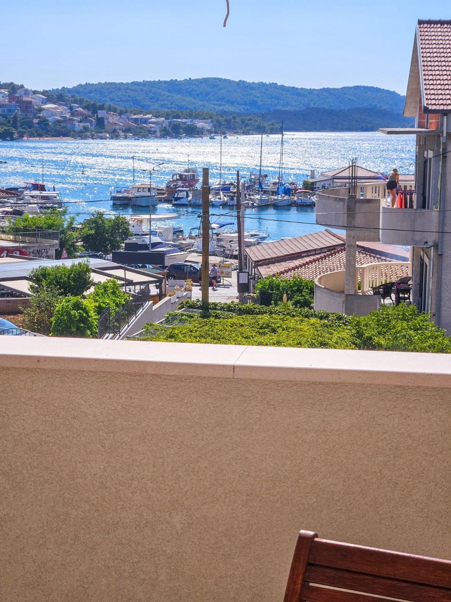 T&T Sea View Apartments Трогир Экстерьер фото