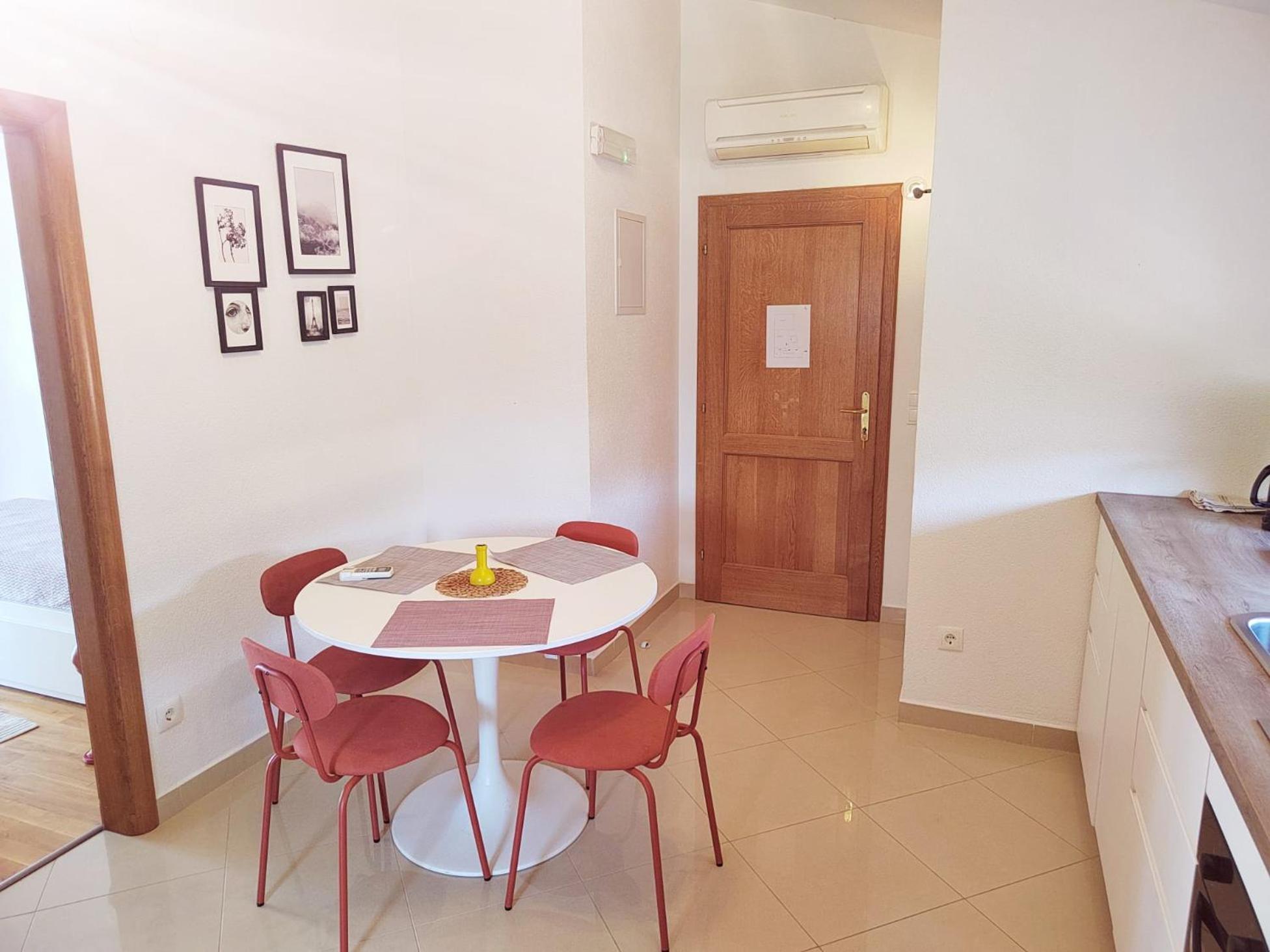 T&T Sea View Apartments Трогир Экстерьер фото