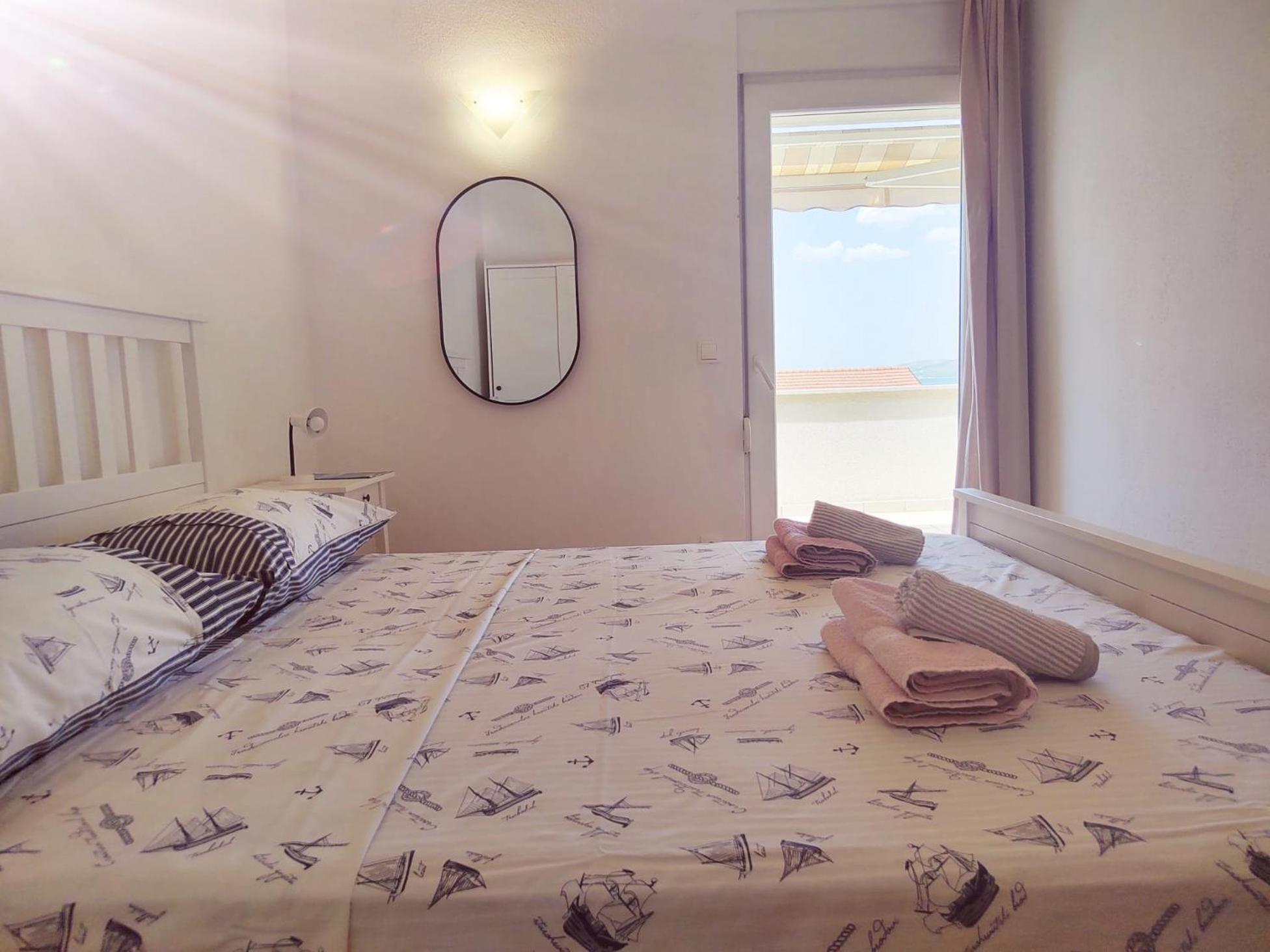 T&T Sea View Apartments Трогир Экстерьер фото