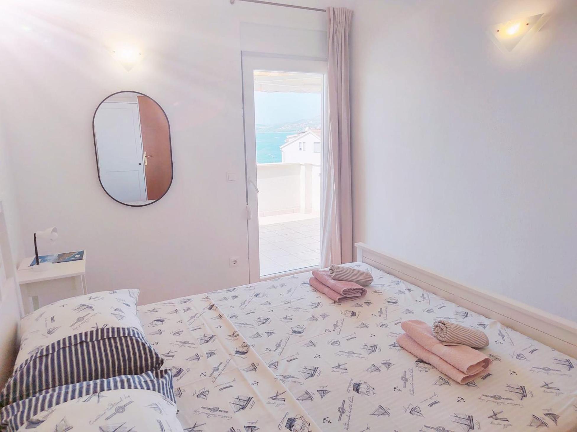 T&T Sea View Apartments Трогир Экстерьер фото