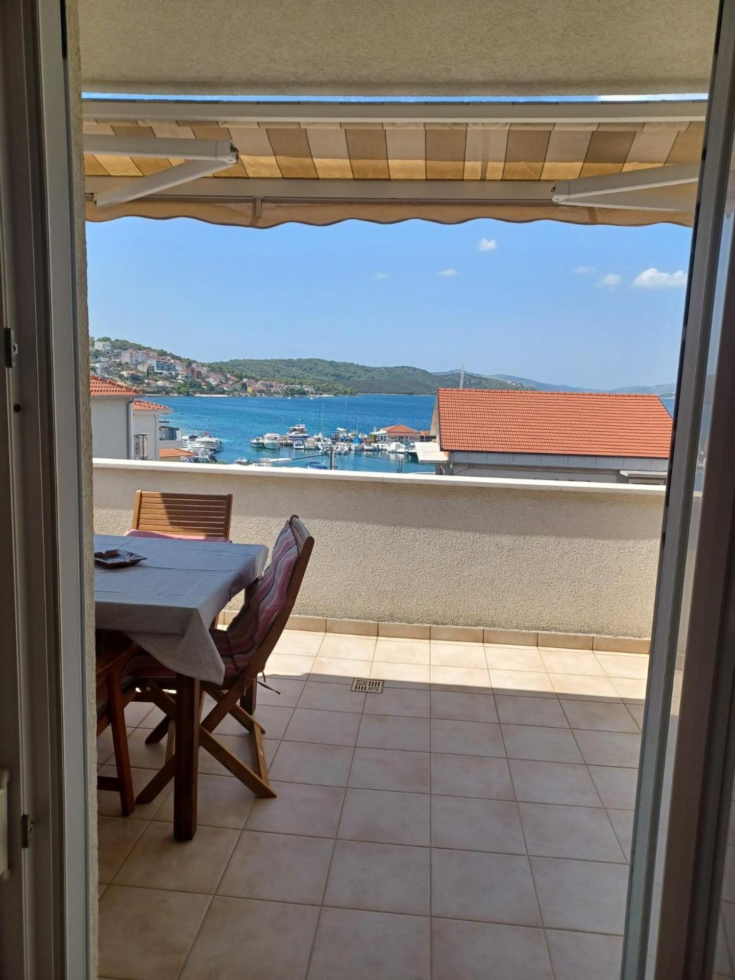 T&T Sea View Apartments Трогир Экстерьер фото
