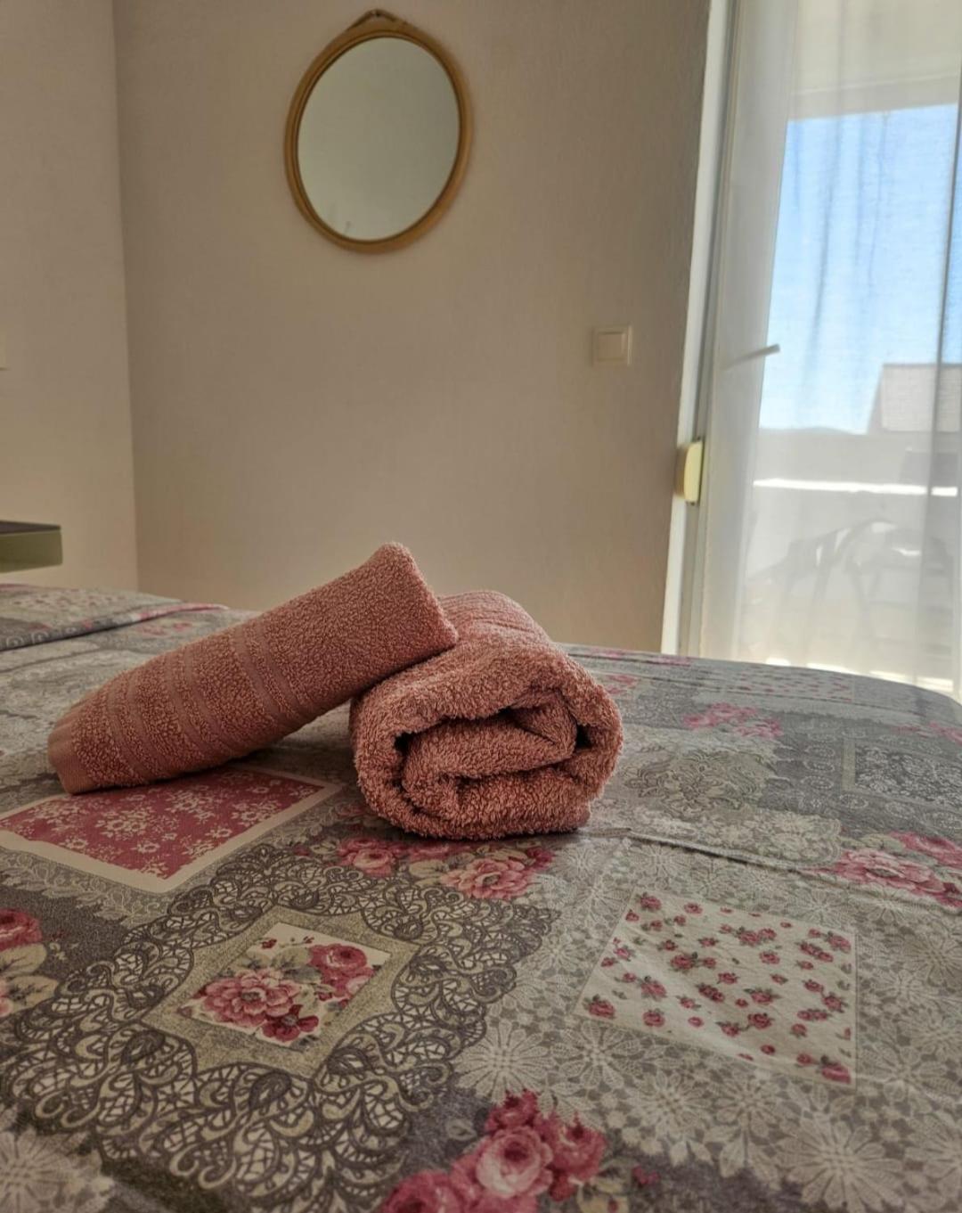 T&T Sea View Apartments Трогир Экстерьер фото