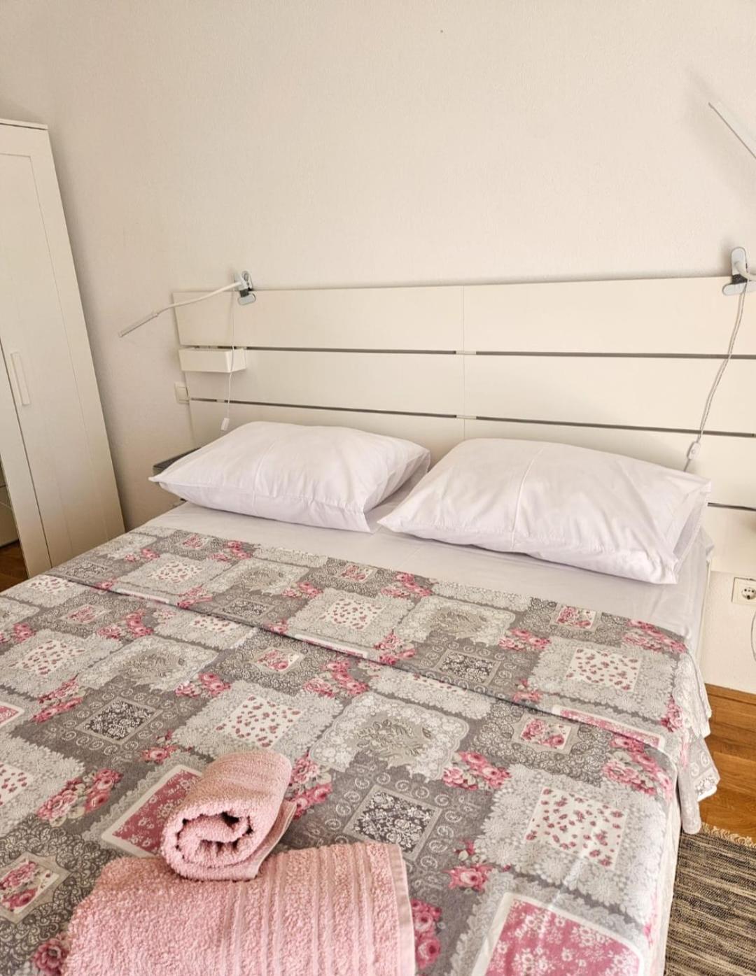 T&T Sea View Apartments Трогир Экстерьер фото