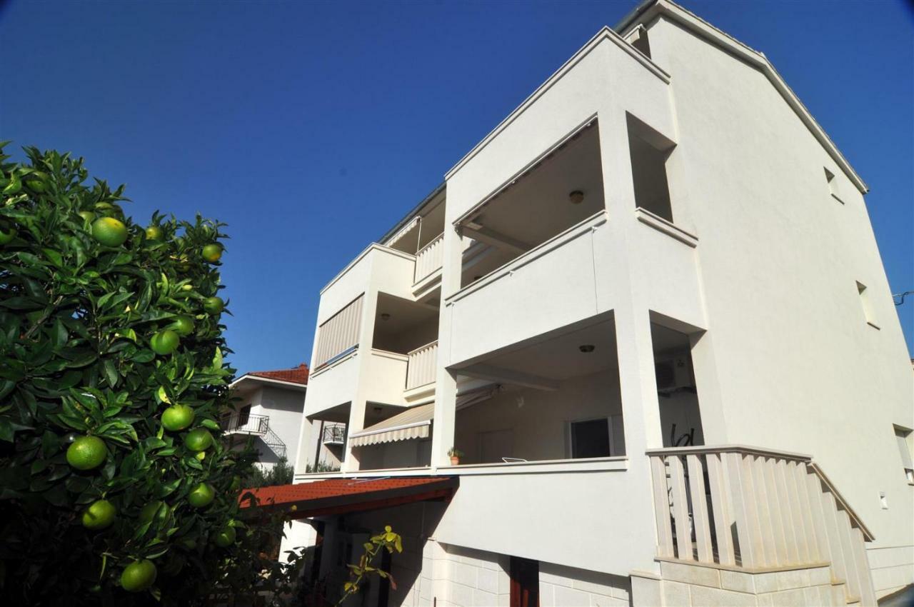 T&T Sea View Apartments Трогир Экстерьер фото
